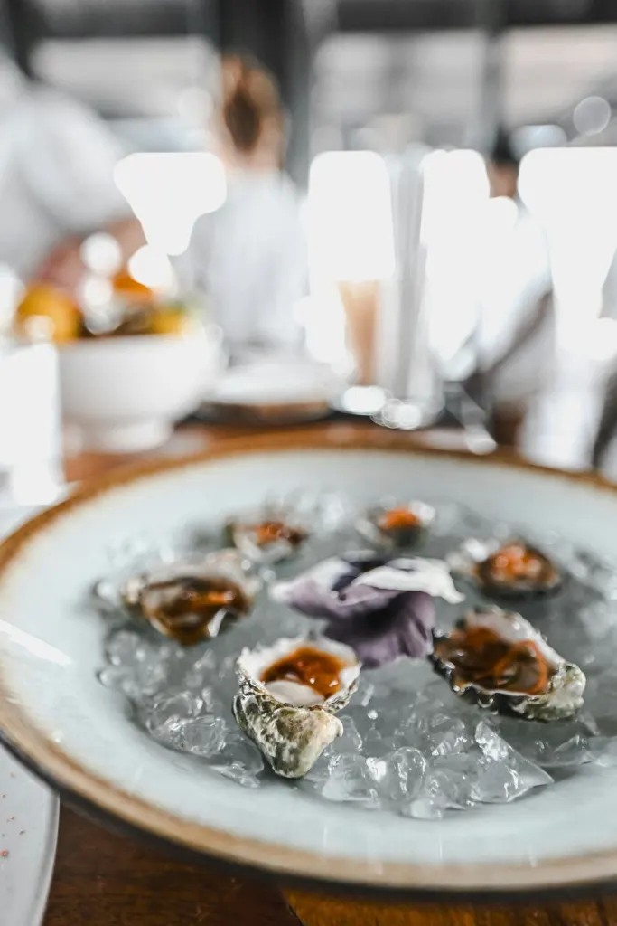 Fresh oysters on crushed ice
