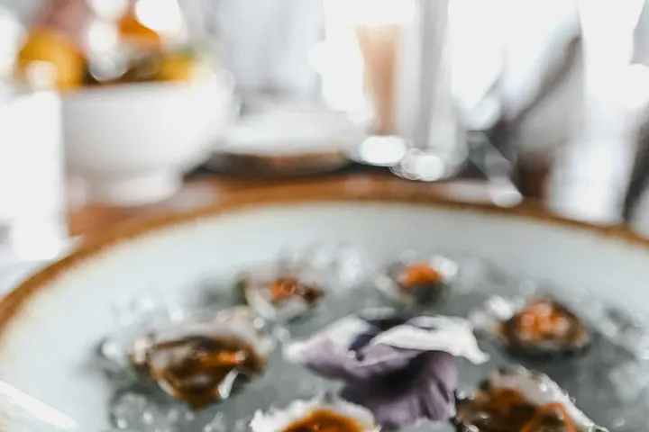 Fresh oysters on crushed ice
